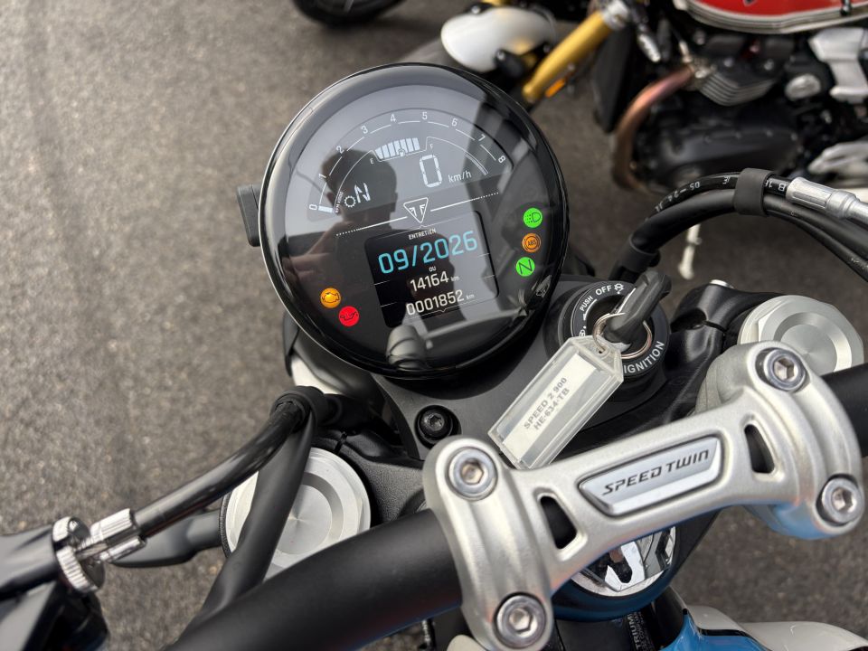 TRIUMPH SPEED TWIN 900 4