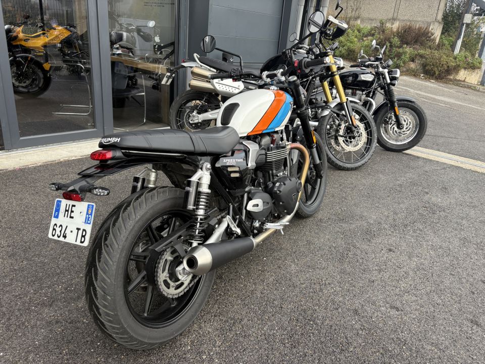 TRIUMPH SPEED TWIN 900 4