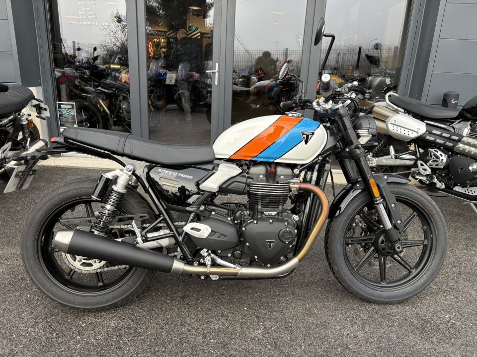TRIUMPH SPEED TWIN 900 4