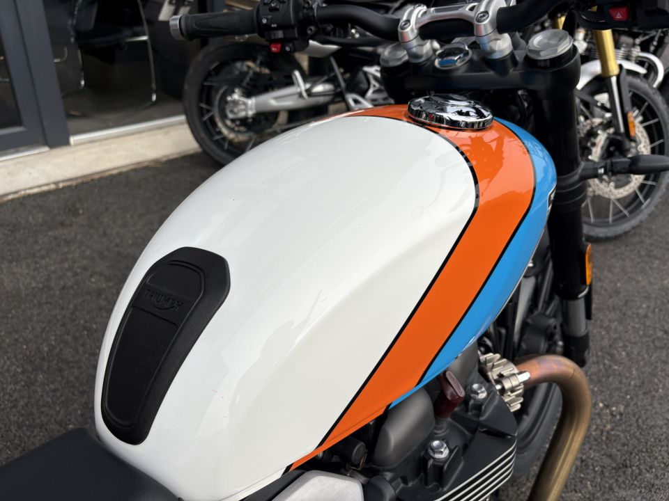 TRIUMPH SPEED TWIN 900 4