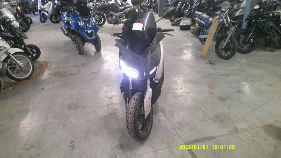 YAMAHA XMAX 125 4