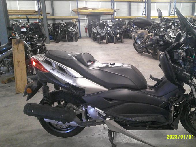 YAMAHA XMAX 125 4
