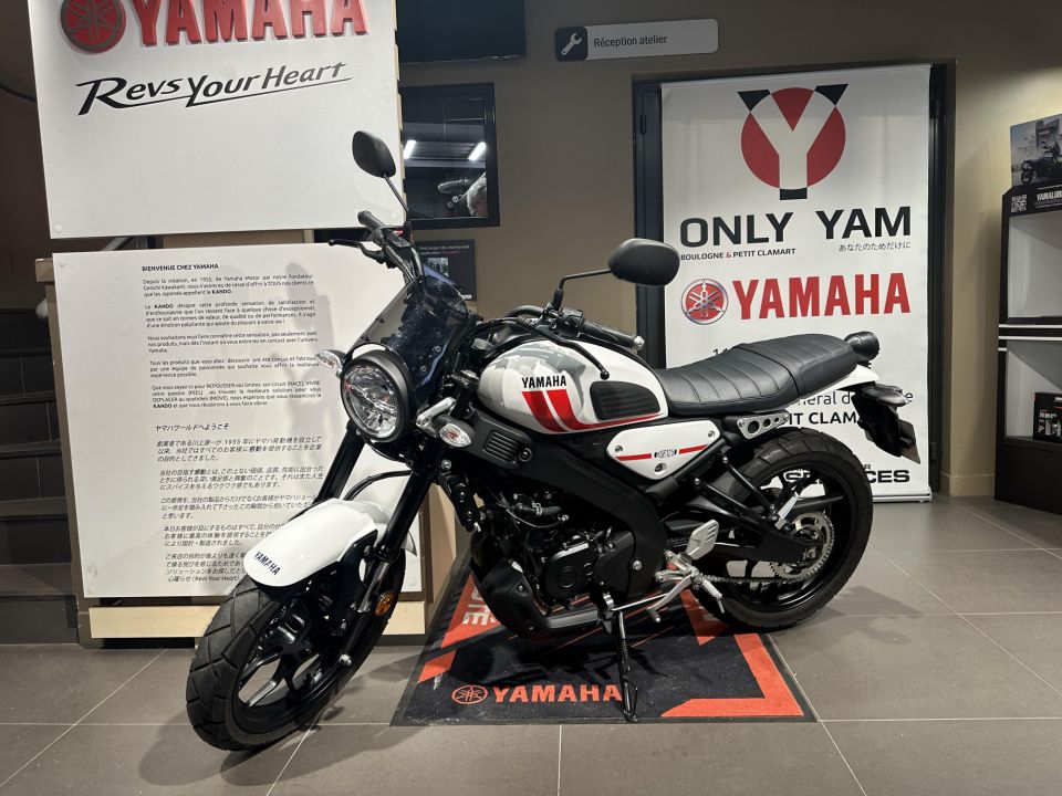 YAMAHA XSR 125 4