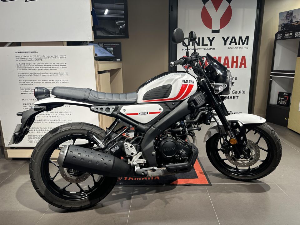 YAMAHA XSR 125 4