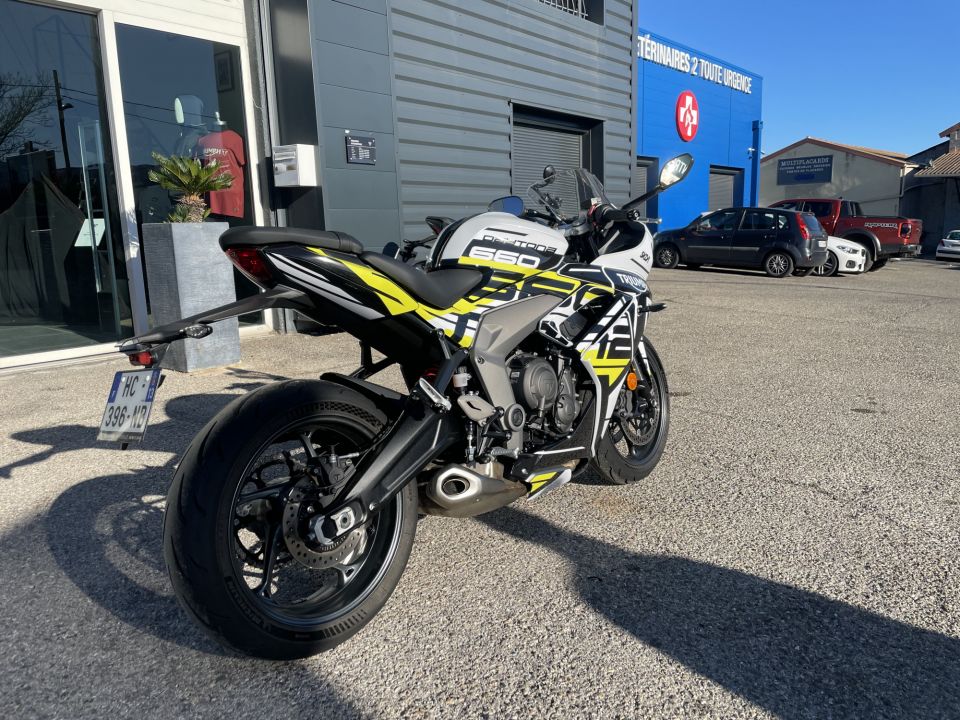 TRIUMPH 	DAYTONA 660 4