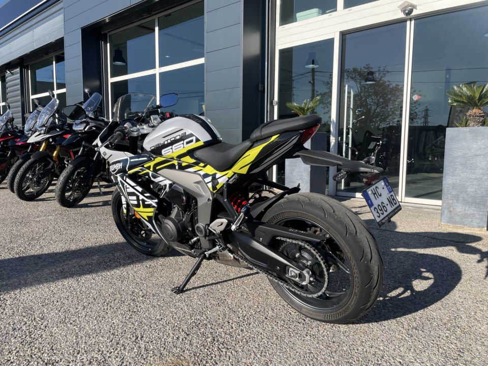 TRIUMPH 	DAYTONA 660 4