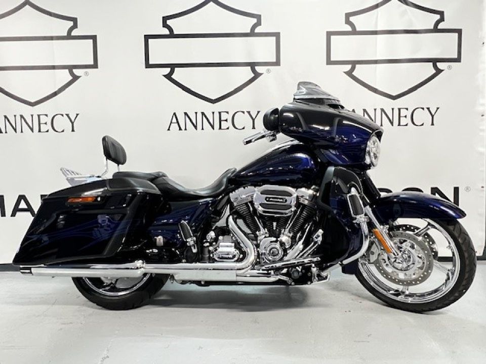 HARLEY-DAVIDSON TOURING STREET GLIDE 1800 CVO 4