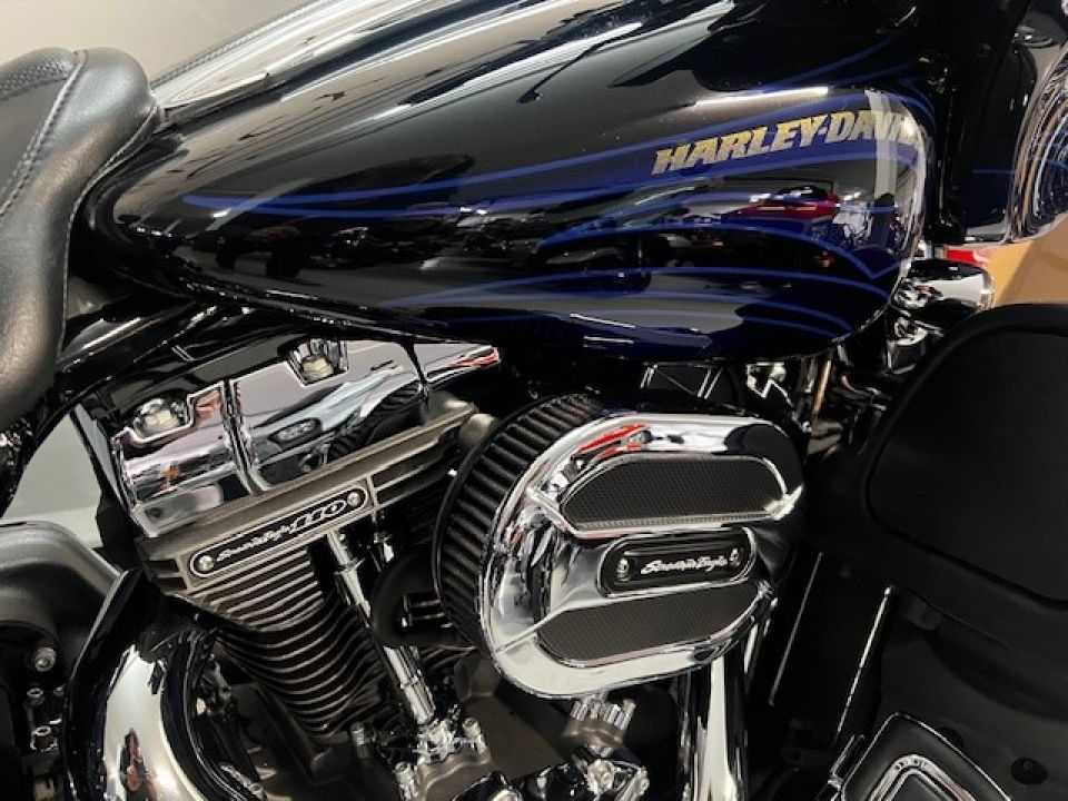 HARLEY-DAVIDSON TOURING STREET GLIDE 1800 CVO 4