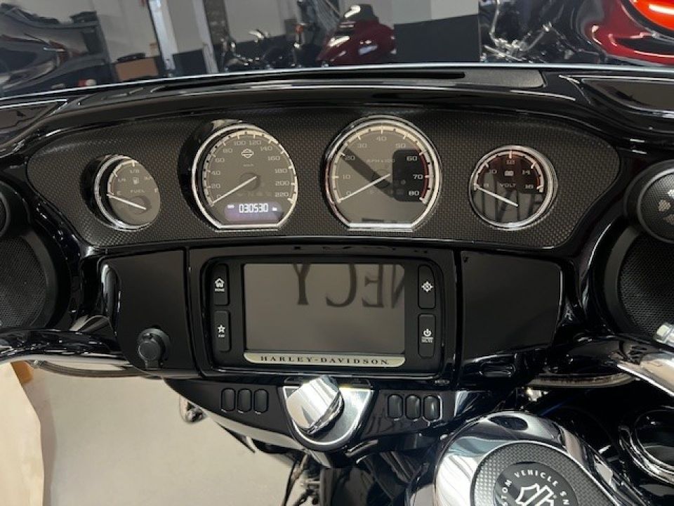 HARLEY-DAVIDSON TOURING STREET GLIDE 1800 CVO 4