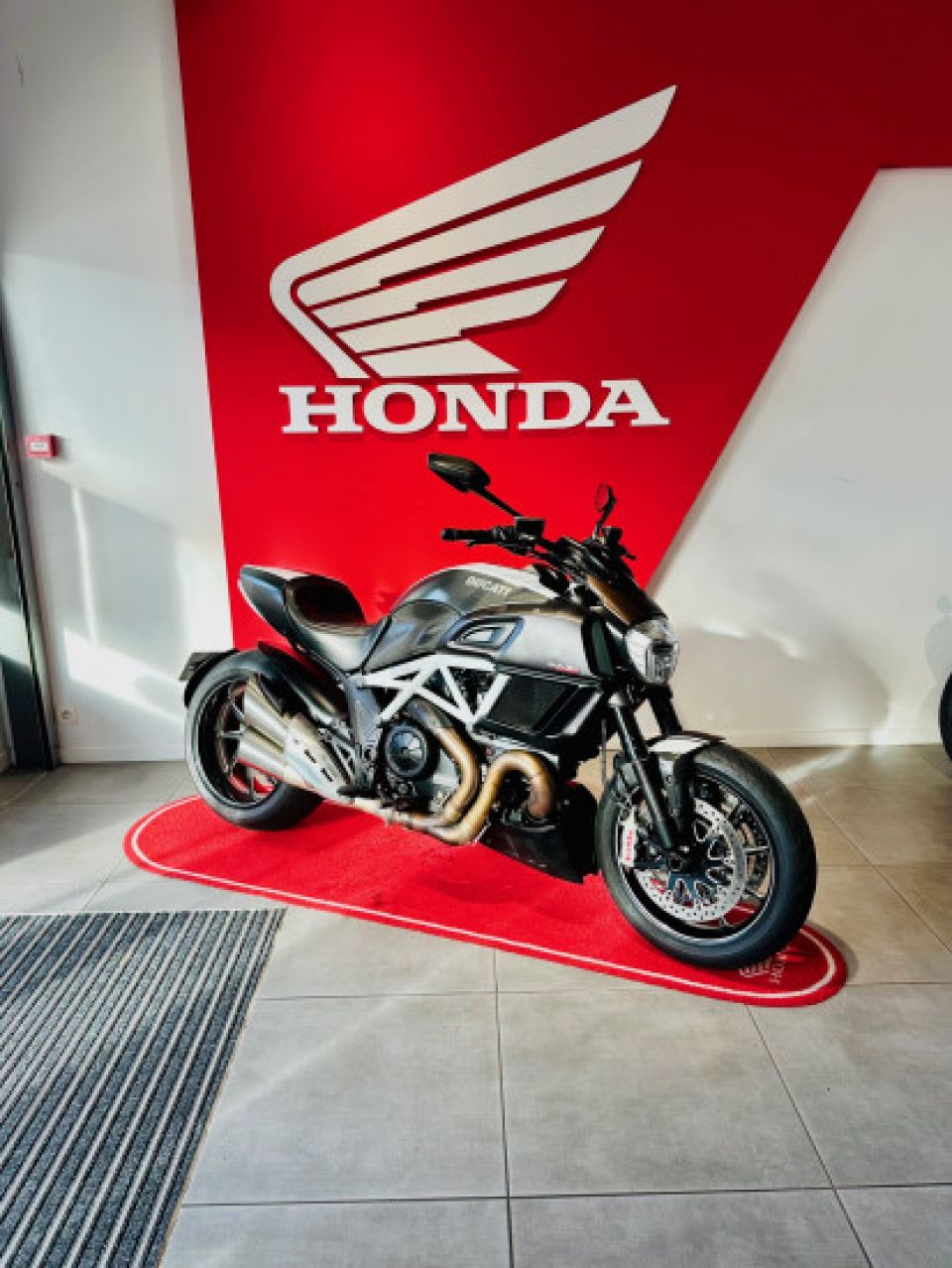 DUCATI Diavel 1200 4