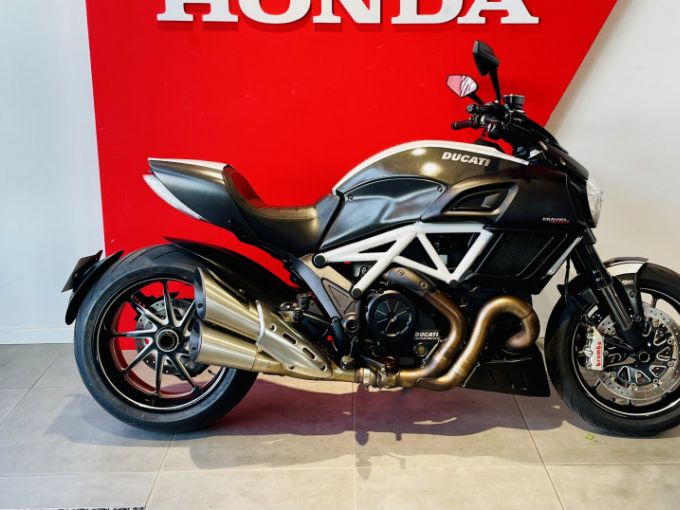 DUCATI Diavel 1200 4