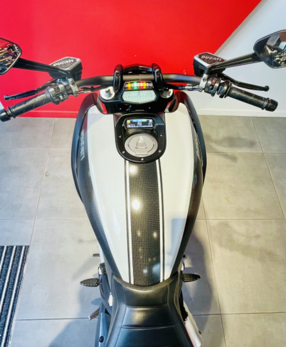 DUCATI Diavel 1200 4