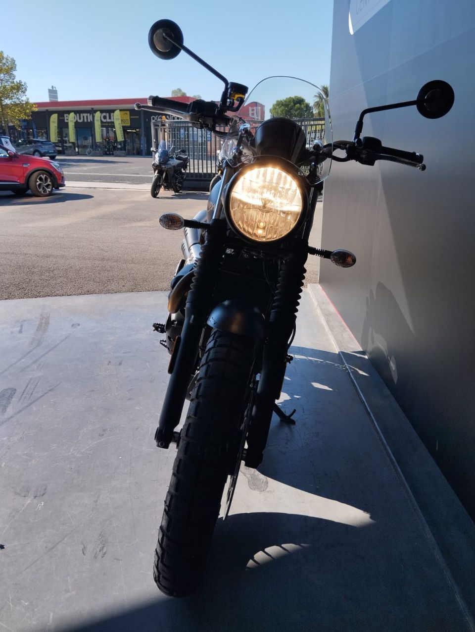 TRIUMPH STREET SCRAMBLER  900 4