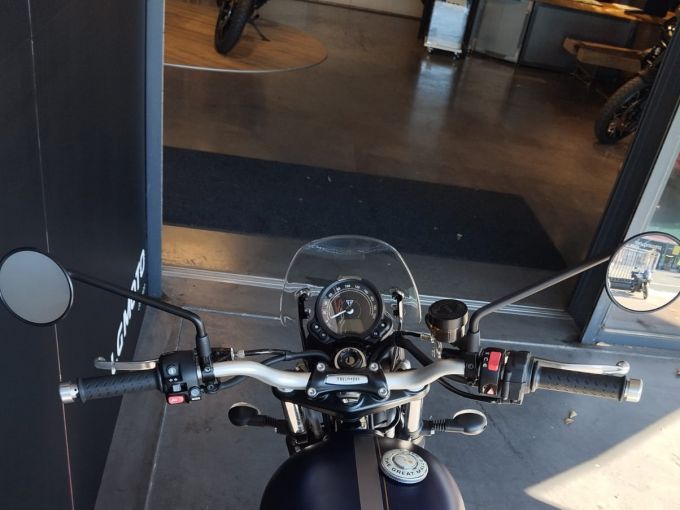 TRIUMPH STREET SCRAMBLER  900 4
