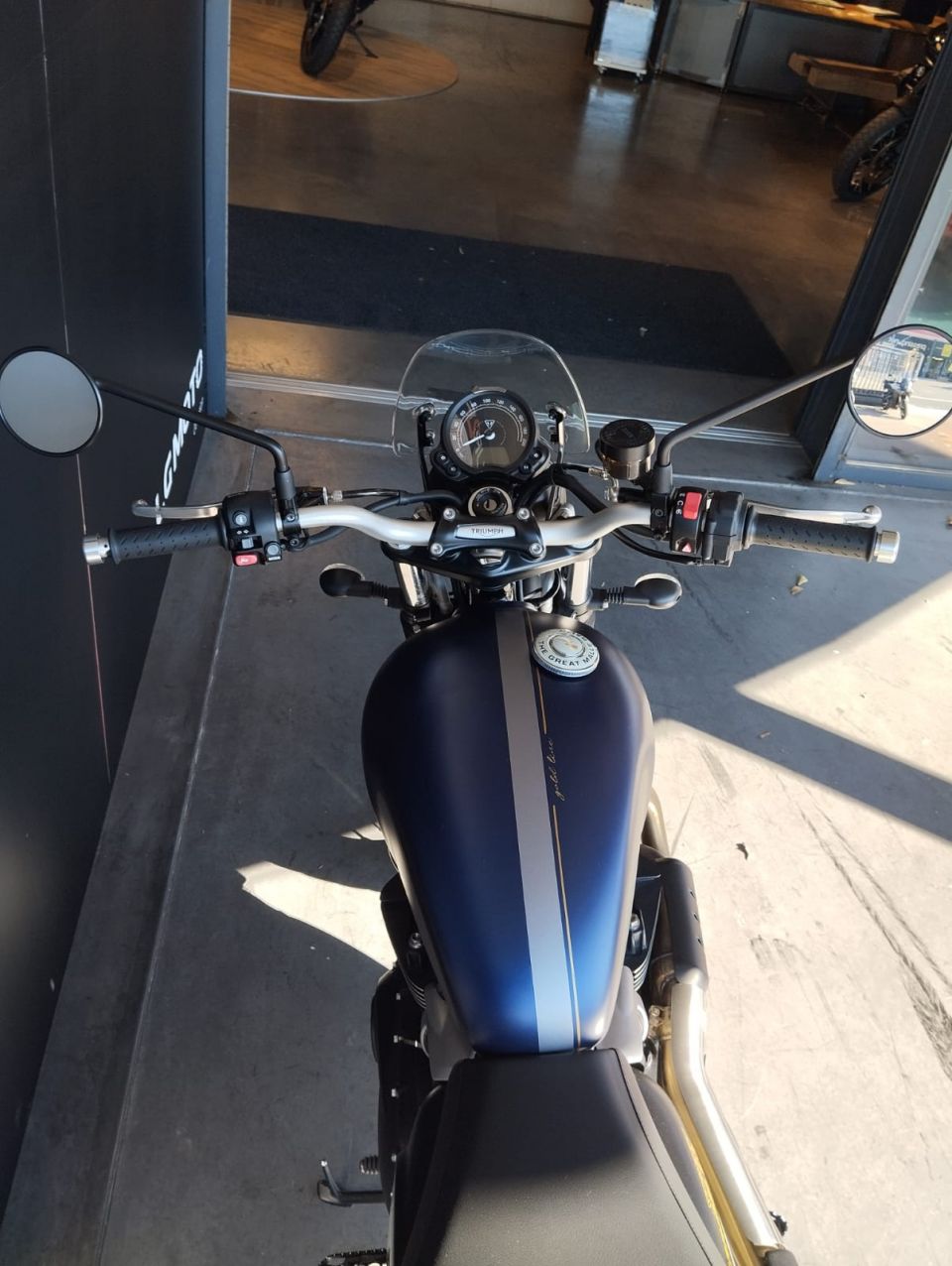 TRIUMPH STREET SCRAMBLER  900 4