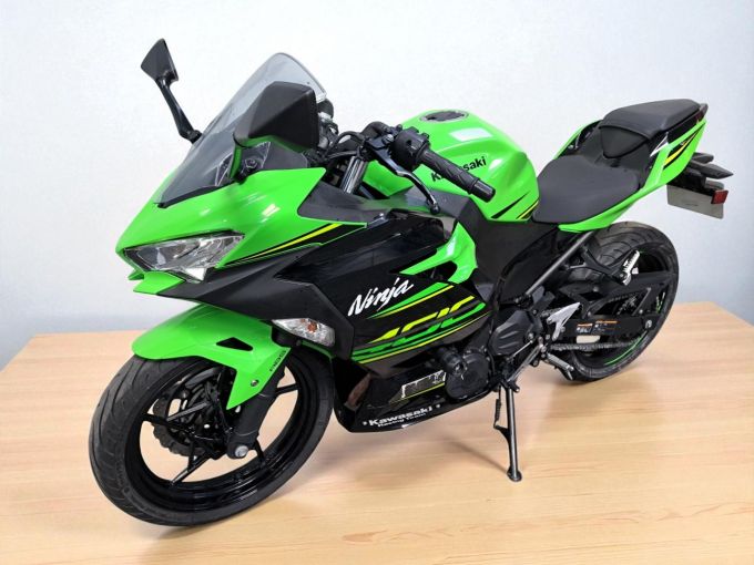 KAWASAKI NINJA 400 4