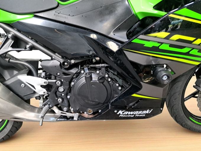KAWASAKI NINJA 400 4
