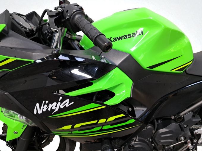 KAWASAKI NINJA 400 4
