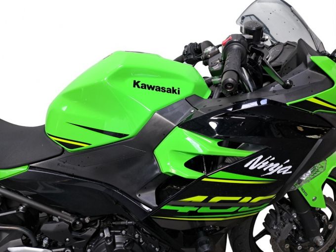 KAWASAKI NINJA 400 4