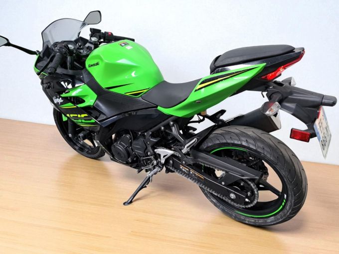 KAWASAKI NINJA 400 4