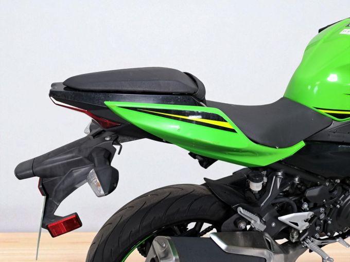 KAWASAKI NINJA 400 4