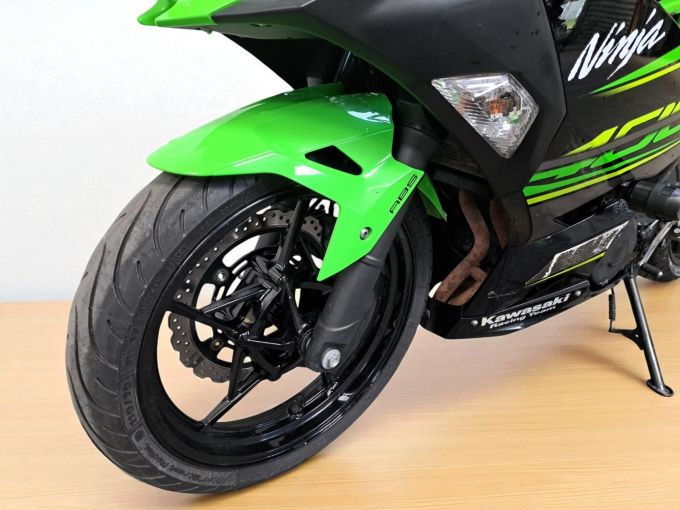 KAWASAKI NINJA 400 4