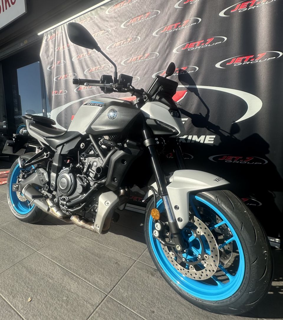 YAMAHA MT-07 4