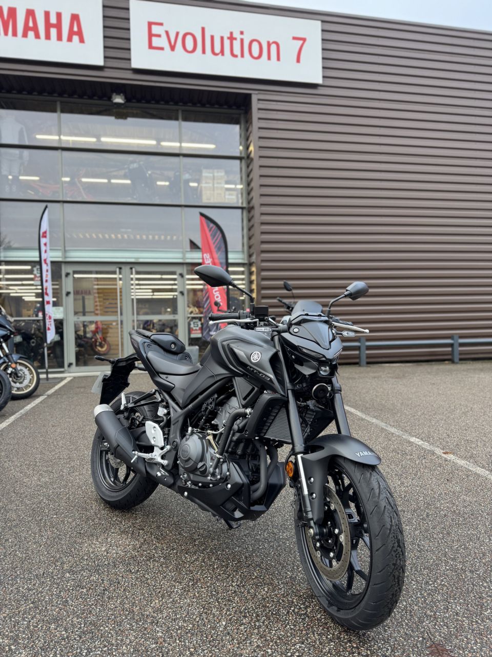 YAMAHA MT-03 4