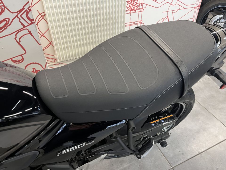 KAWASAKI Z 650 RS 4