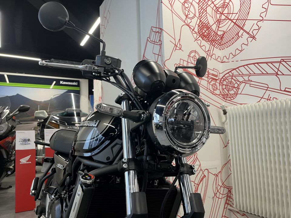 KAWASAKI Z 650 RS 4