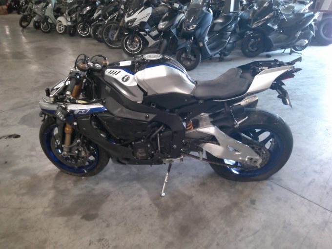 YAMAHA YZF 1000 R1 M 4