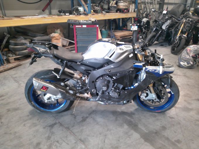 YAMAHA YZF 1000 R1 M 4