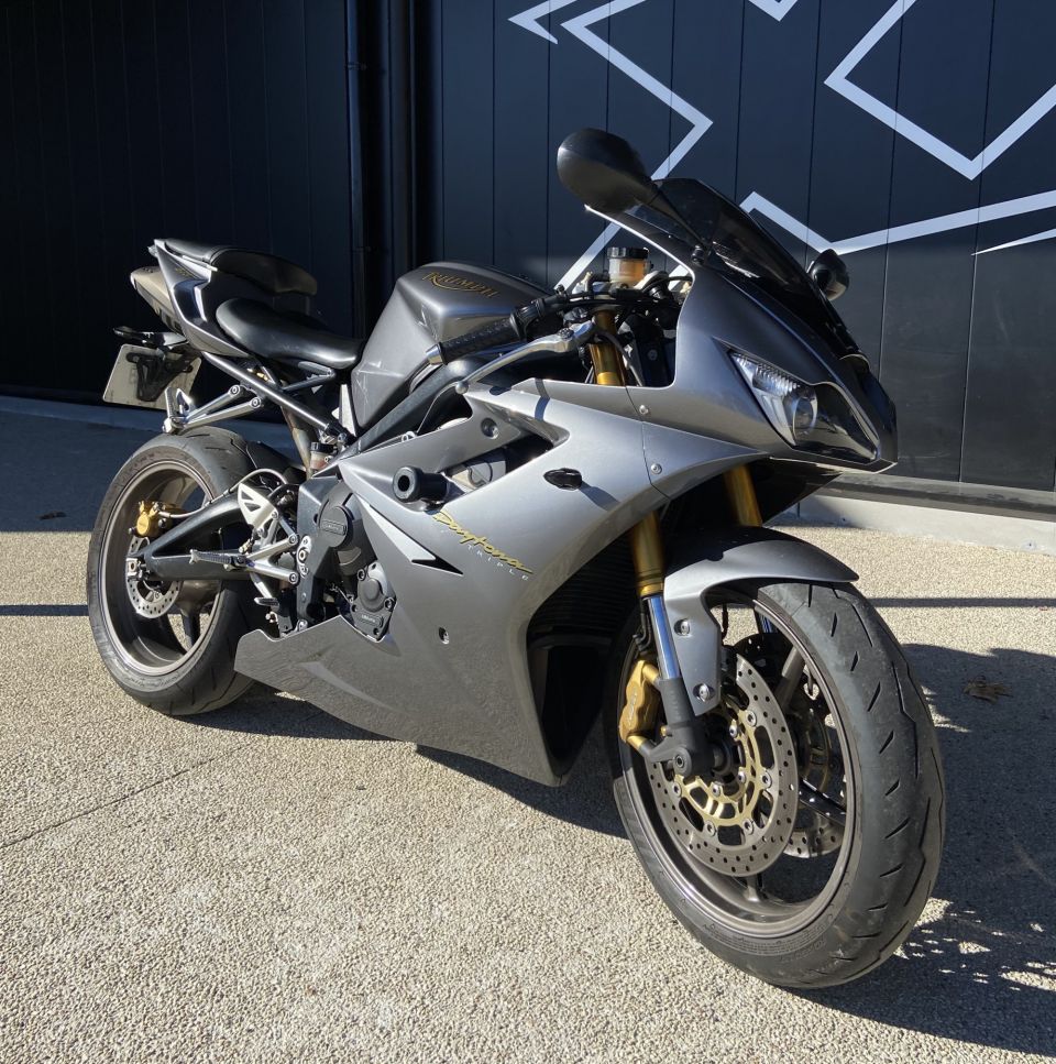 TRIUMPH DAYTONA 675 4