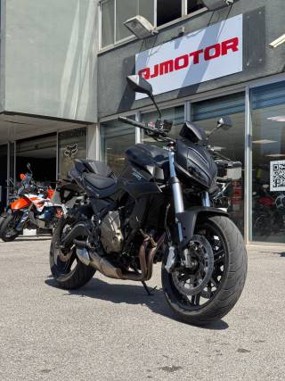 QJ MOTOR SRK 700 - 2025