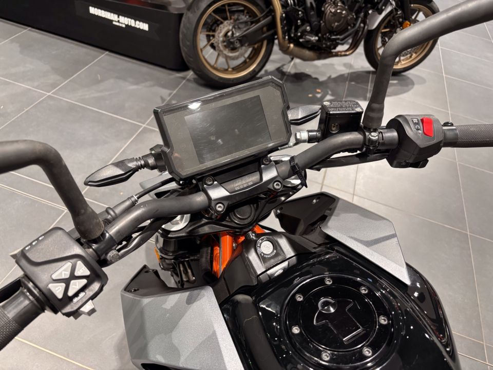 KTM 125 DUKE ABS 4