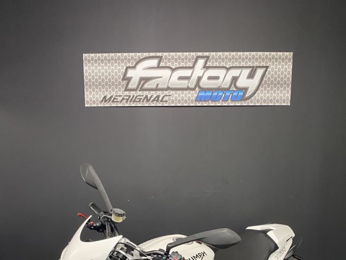 TRIUMPH STREET TRIPLE 675 R 4