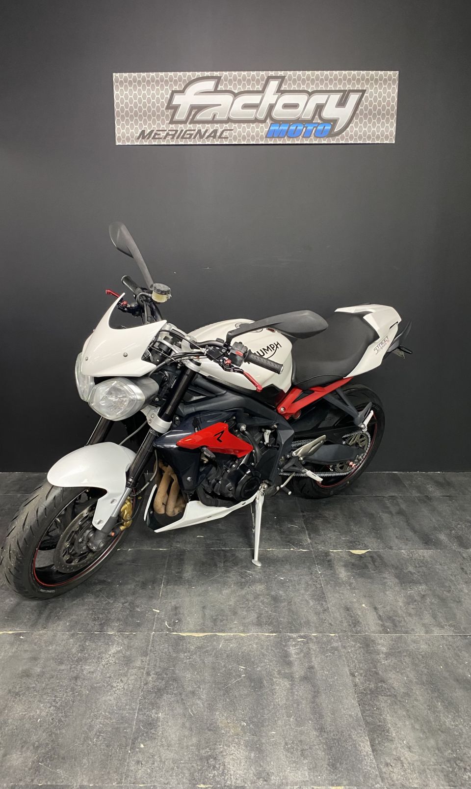TRIUMPH STREET TRIPLE 675 R 4