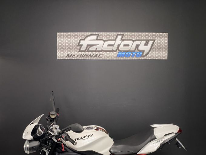 TRIUMPH STREET TRIPLE 675 R 4