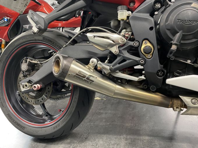 TRIUMPH STREET TRIPLE 675 R 4