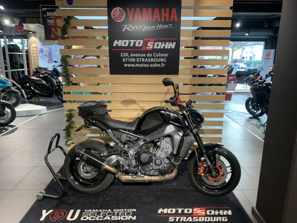 YAMAHA MT-09 4