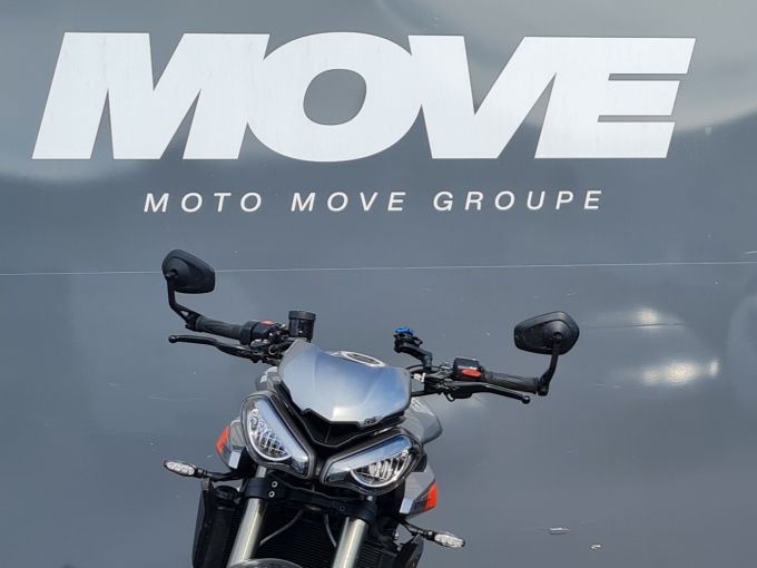 TRIUMPH STREET TRIPLE 765 RS 4