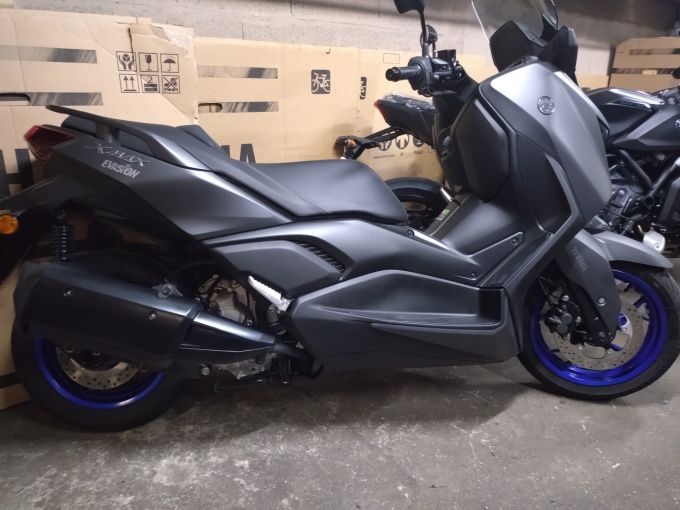 YAMAHA XMAX 300 4