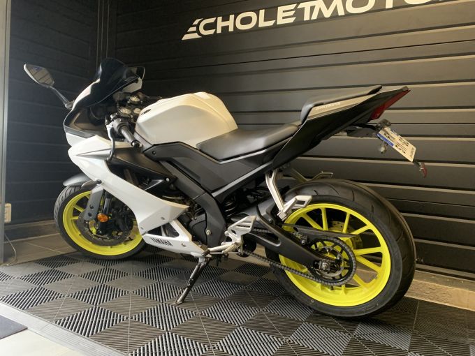 YAMAHA YZF-R 125 4