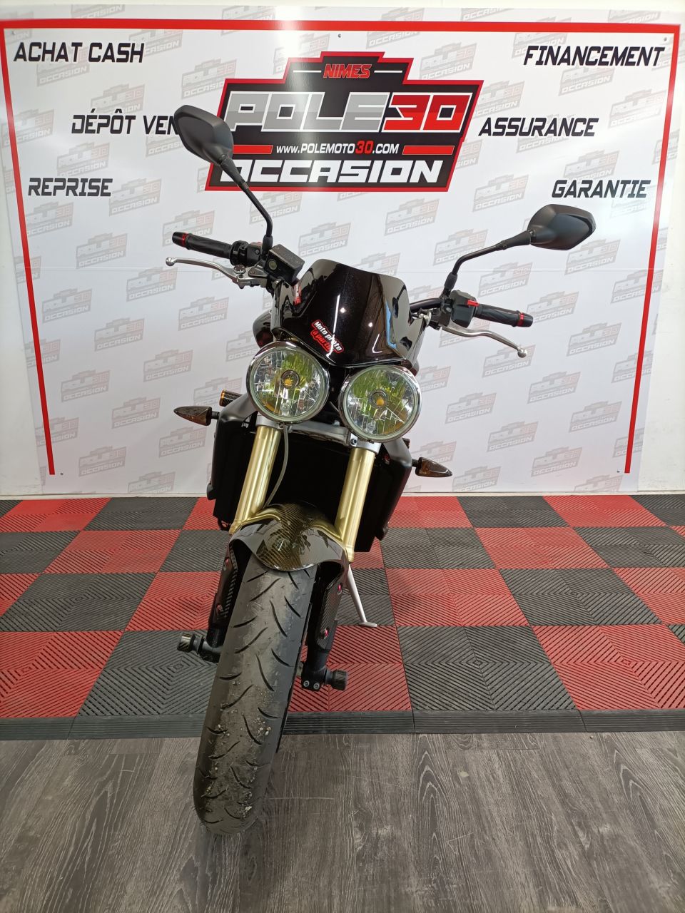 TRIUMPH STREET TRIPLE 675 4