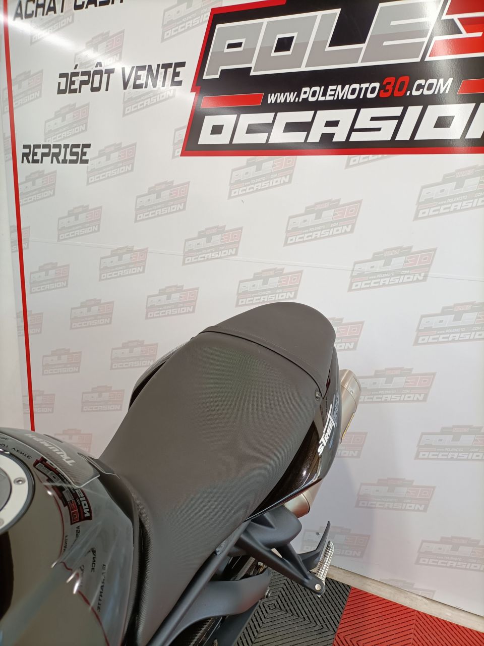 TRIUMPH STREET TRIPLE 675 4