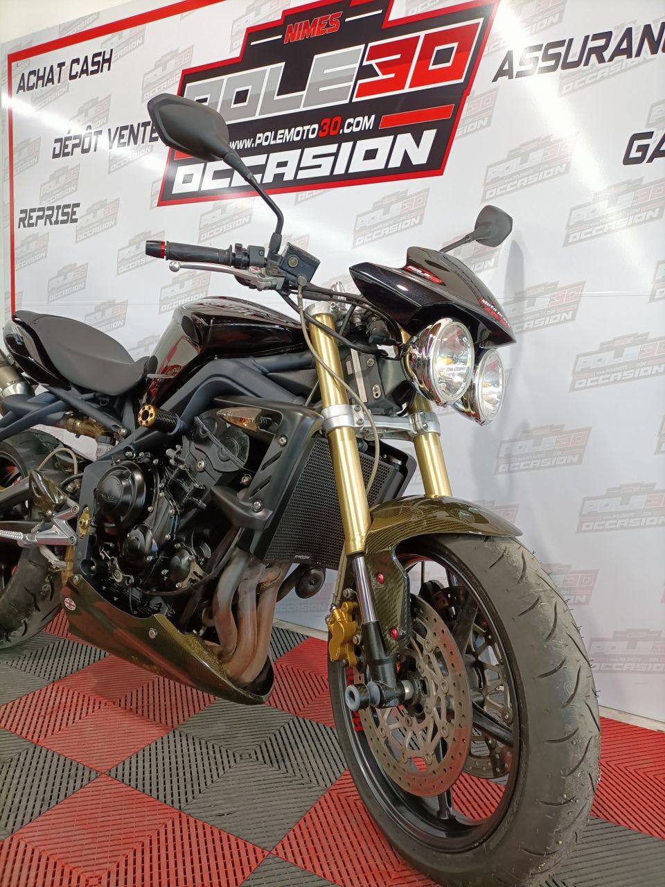 TRIUMPH STREET TRIPLE 675 4
