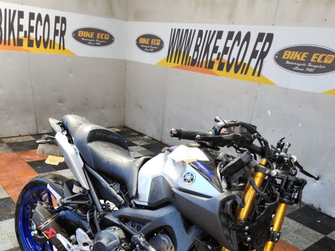 YAMAHA MT-09 SP 4