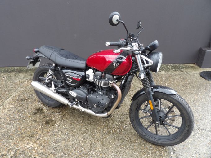 TRIUMPH SPEED TWIN 900 4