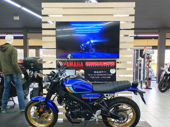 YAMAHA XSR 125 4