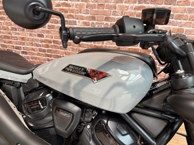 HARLEY-DAVIDSON SPORTSTER 1250 S 4